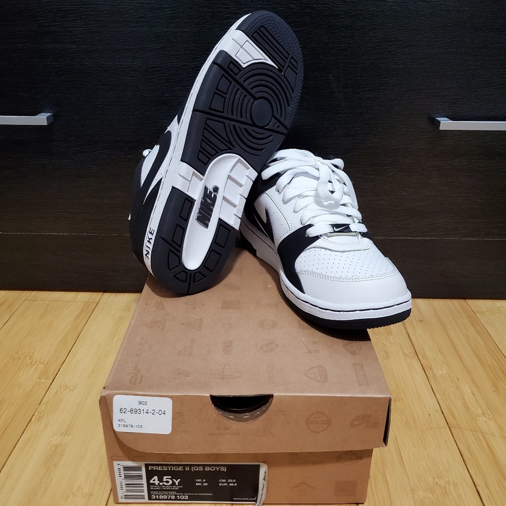 *SOLD* Nike B's Nike Prestige II - Picture 5 of 6